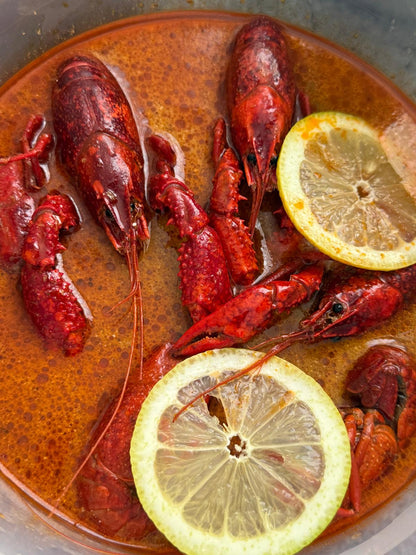 Gekochte Flusskrebse in Tom-Yam-Soße